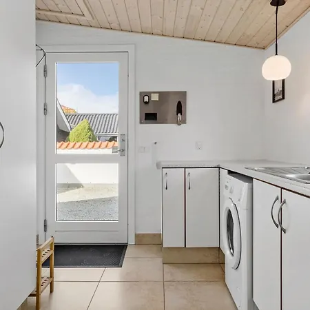 Pet Friendly In With Kitchen